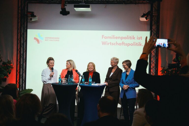 Yvonne Weiß, Natascha Sagorski, Bärbel Baas, Silvia Breher und Franziska Brantner